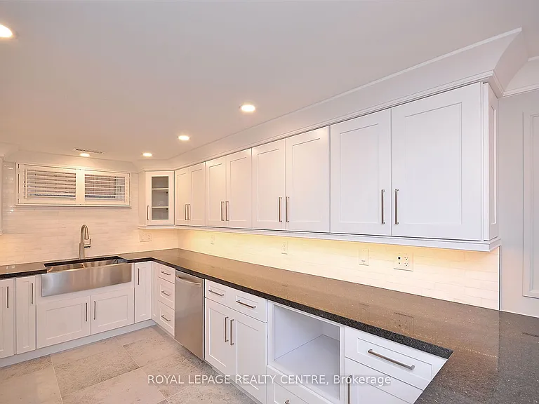 326 Slade Cres #LOWER — Photo 9