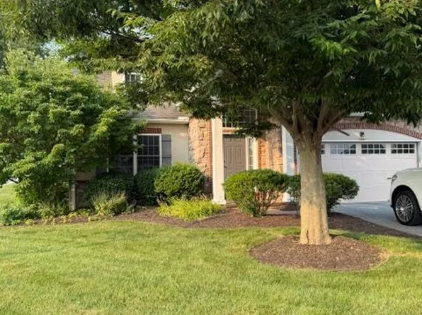 111 Village Dr, Lititz, PA 17543