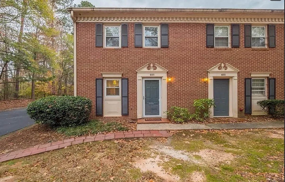 2 bed, 1260 sqft, $2,200 — Photo 1