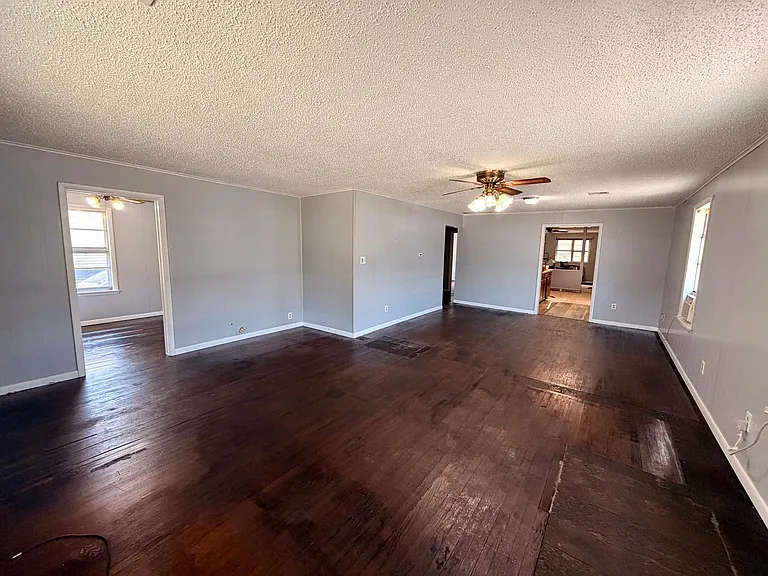 816 N Broadway — Photo 2