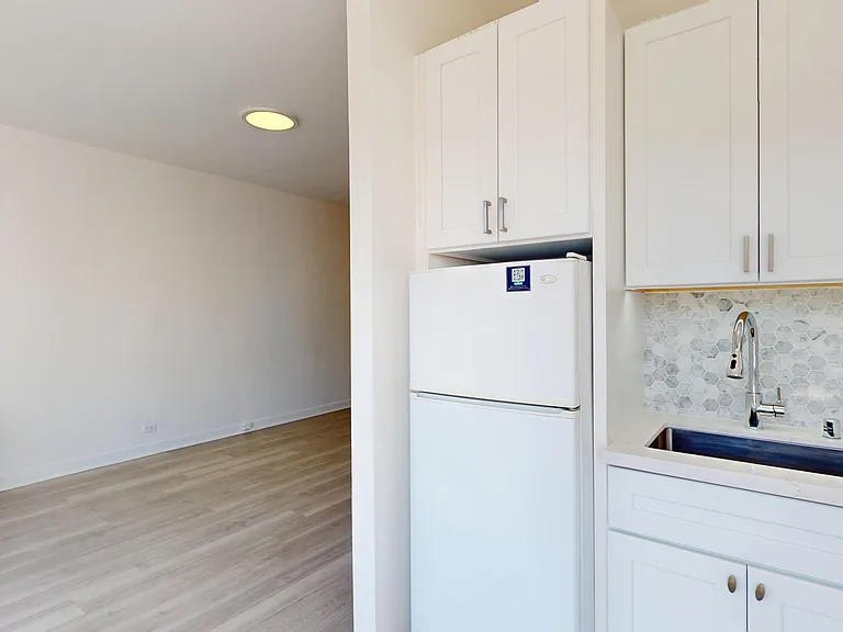 808 Eddy St #203 — Photo 4
