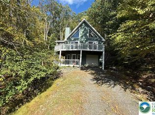 300 Brentwood Dr, Bushkill, PA 18324