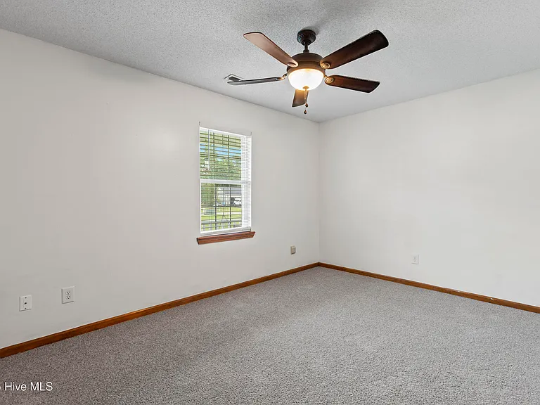 103 Nicole Ct — Photo 14