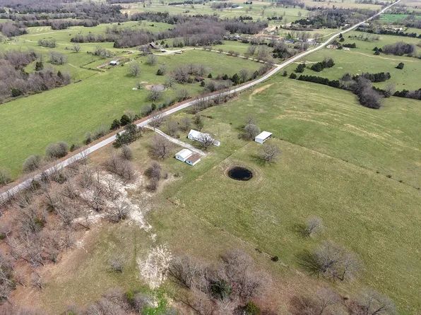 000 Farm Road 2050, Aurora, MO 65605