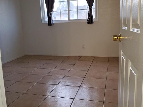 2nd image of 2547 E Park Ln #D