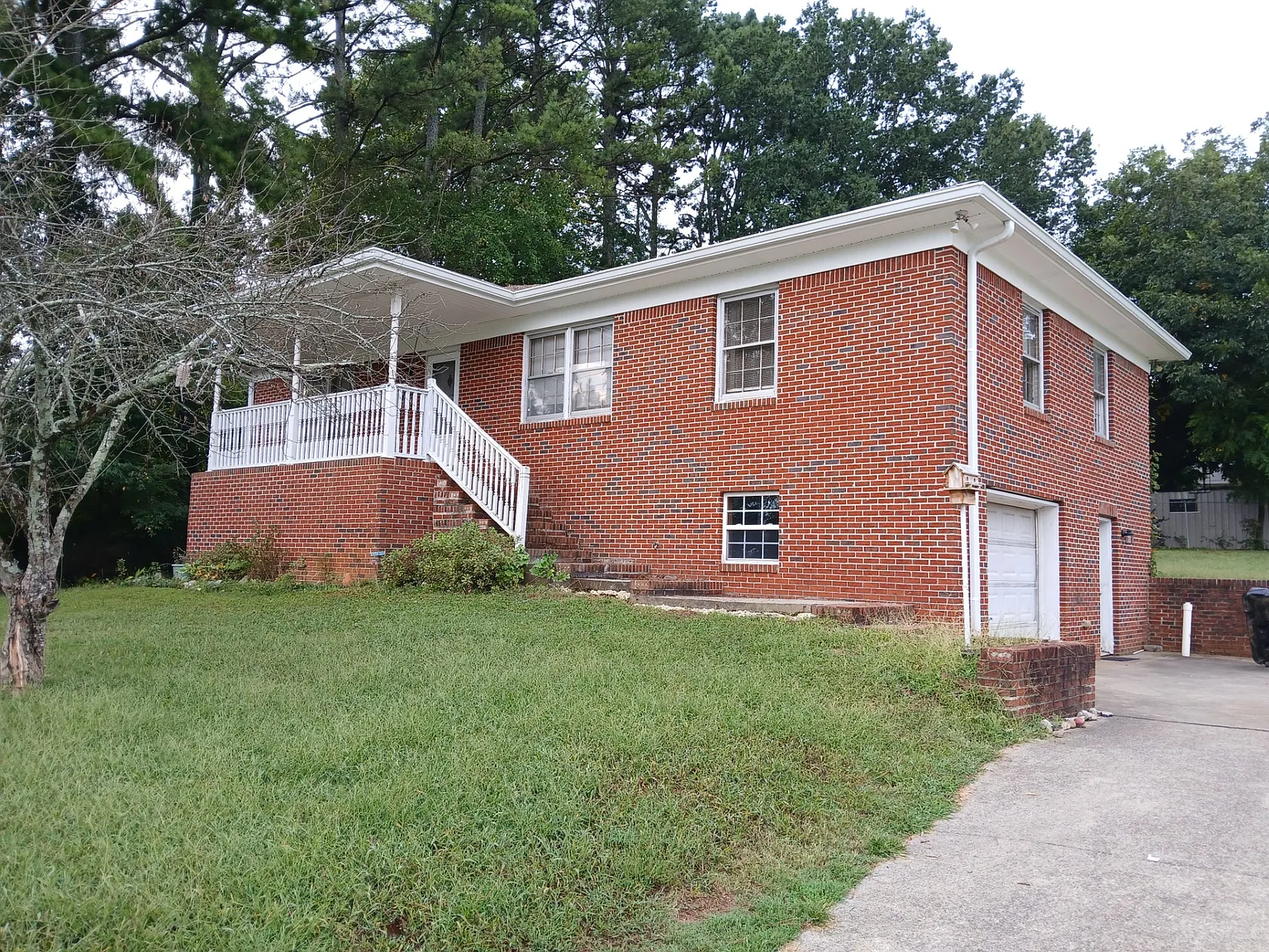 3 bed, 1400 sqft, $1,600 — Photo 1
