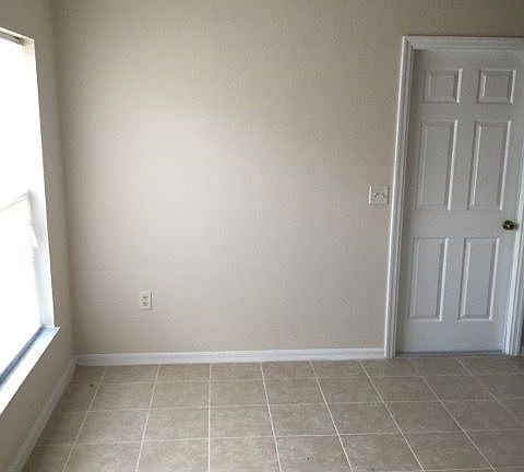 4th image of 3812 Meadow Green Dr