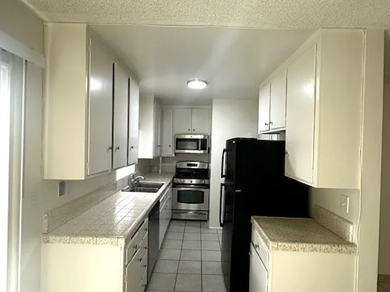 138 S Bryn Mawr St #6 — Photo 6