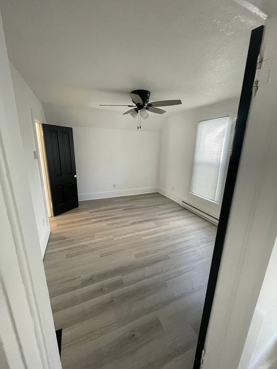 Building Photo - 309 6th Ave #A