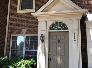1733 Kingsgate Ct, Alexandria, VA 22302