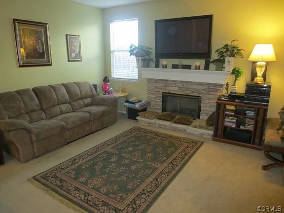3rd image of 1587 Valley Falls Ave