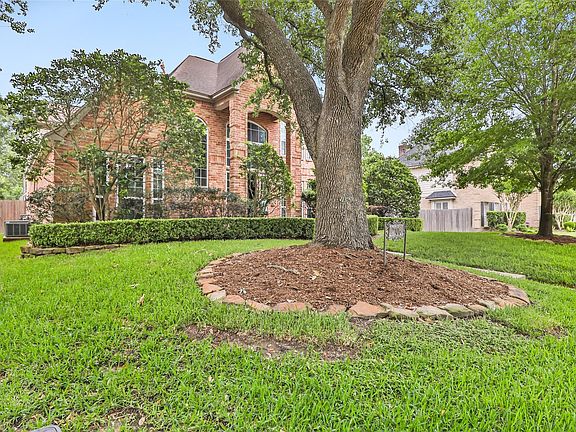 4th image of 2106 Mountain Lake Dr