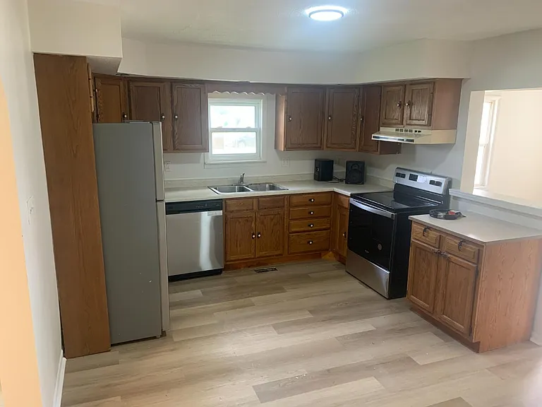106 N Olive St — Photo 5
