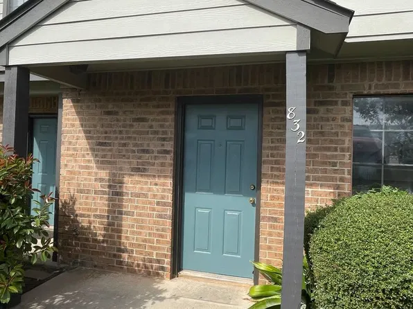 832 W Collins St, Denton, TX 76201