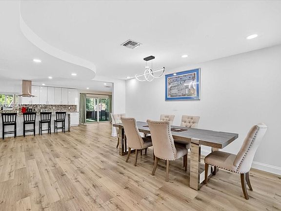 2nd image of 3211 Calle Largo Dr