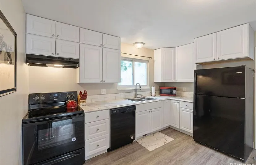 2 bed, 1.5 bath, 1064 sqft, $2,300 — Photo 2