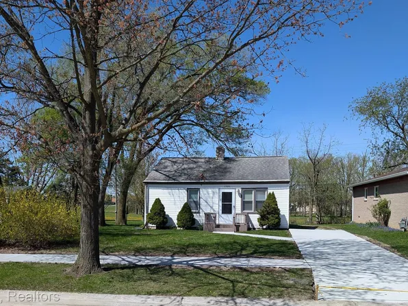 25890 Maywood St, Woodhaven, MI 48183