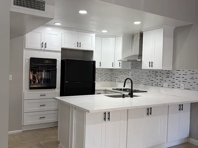 1404 N Tustin Ave #Y3 — Photo 7
