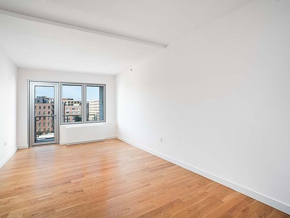 5th image of 3143 Vernon Blvd #617