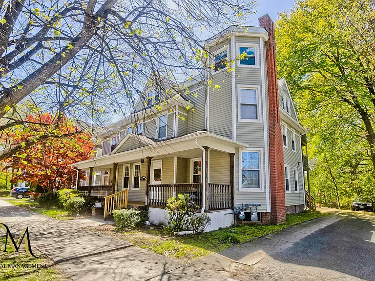 208-210 Fort Pleasant Ave — Photo 40