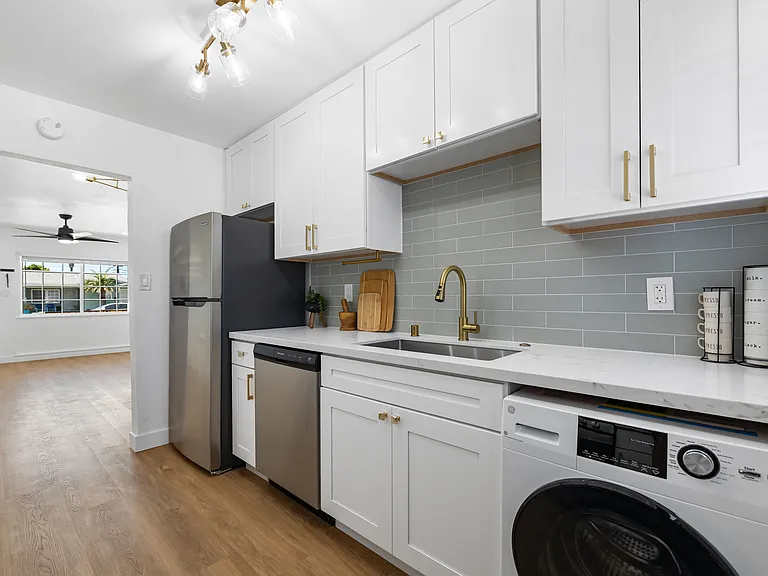 895 Riverlawn Ave #B — Photo 1