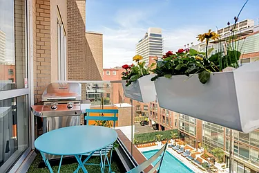 Rented by R New York