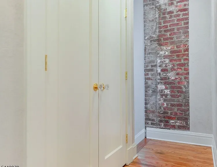 1 Laurel Pl — Photo 3