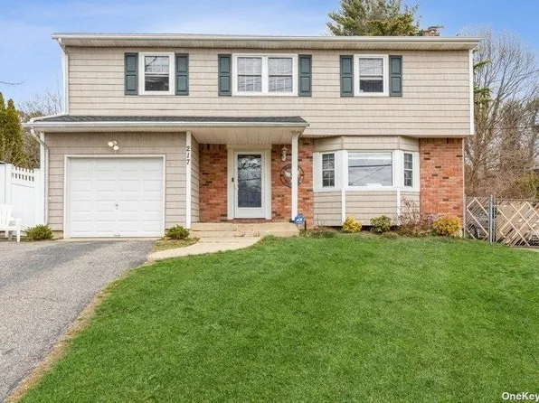 217 Bellerose Ave, East Northport, NY 11731