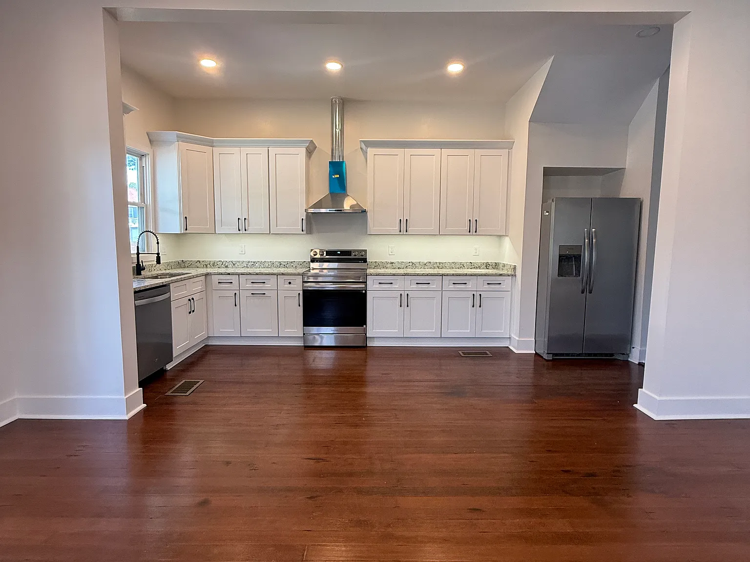 2 bed, 1200 sqft, $2,900 — Photo 2