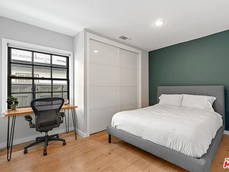 12939 Dickens St — Photo 16