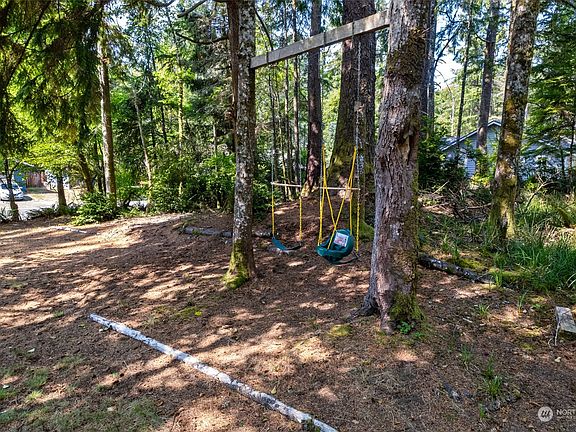 4th image of 220 Duck Lake Drive SE