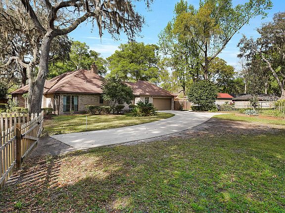 4th image of 1249 Hidden Oaks Pl
