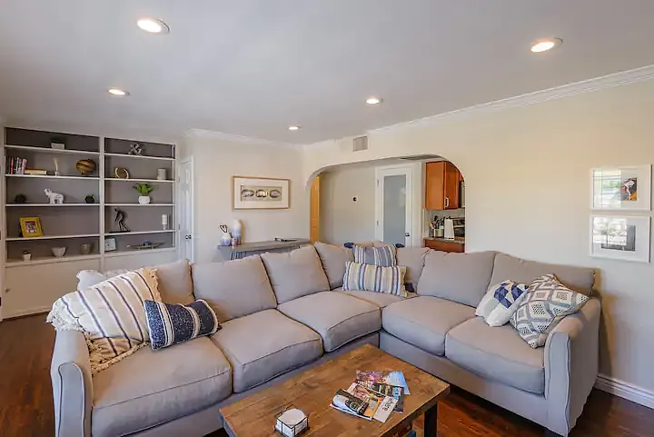 6519 E Vernon Ave — Photo 2