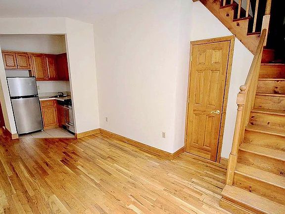 2nd image of 203 W 85th St #3
