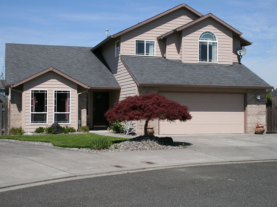 2 Story home on Cul-de-sac