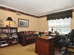 18 Linden Ct, North Kingstown, RI 02852