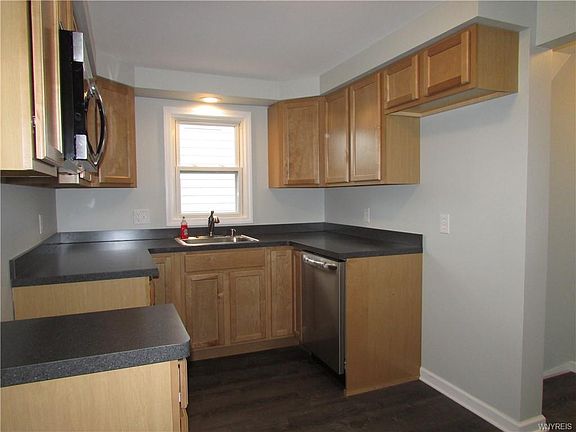 5th image of 48 Rosemary Ave