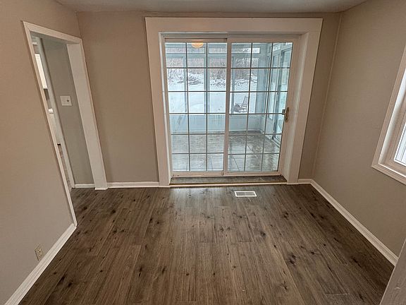 3rd image of 1443 Munith Rd