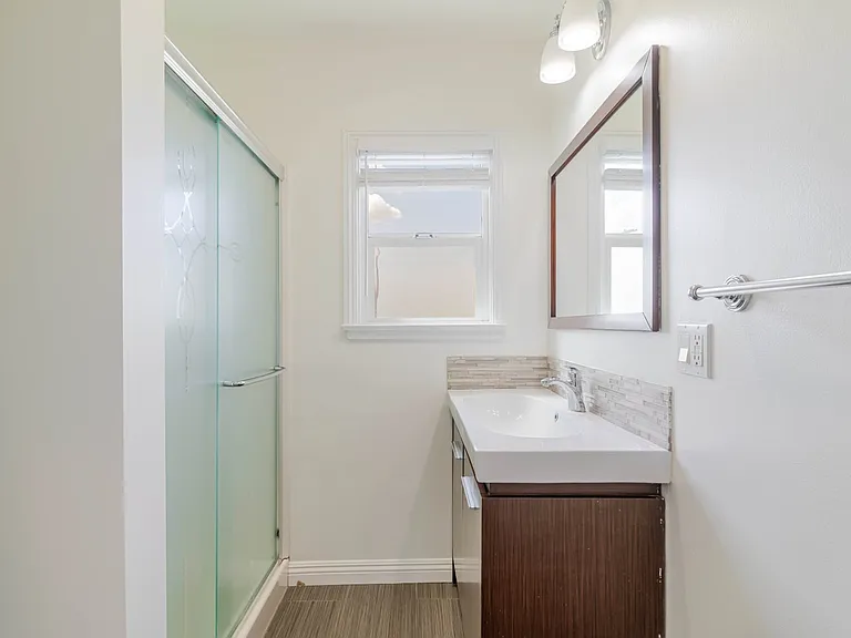 1466 Stanley Ave — Photo 11