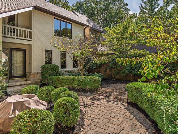 3rd image of 181 Whieldon Ln