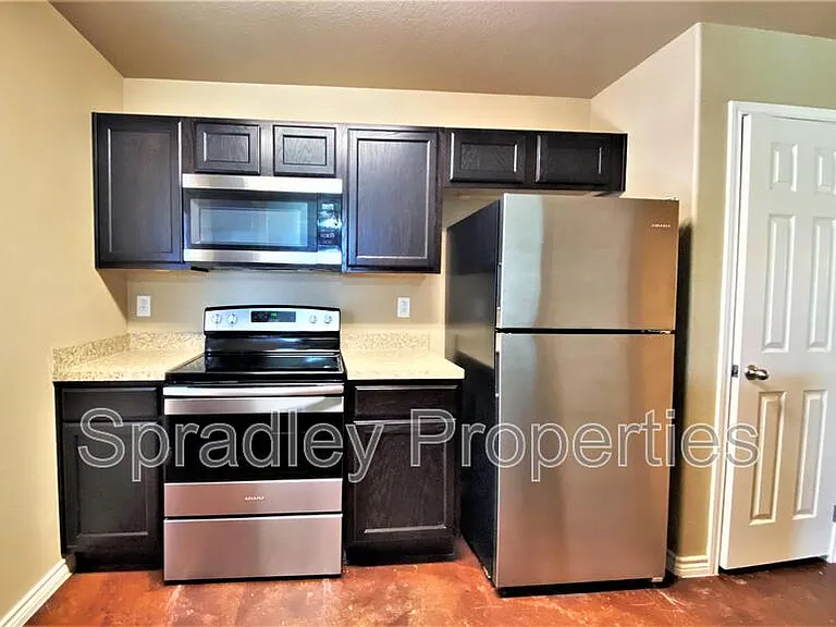 1559 Brady Way — Photo 3