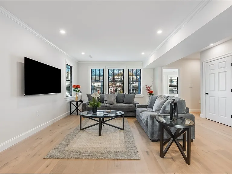 32 Perthshire Rd #2 — Photo 11