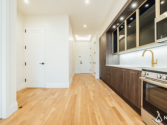 3rd image of 329 Gates Ave #511