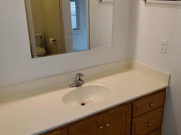 105 S Railroad Ave — Photo 5