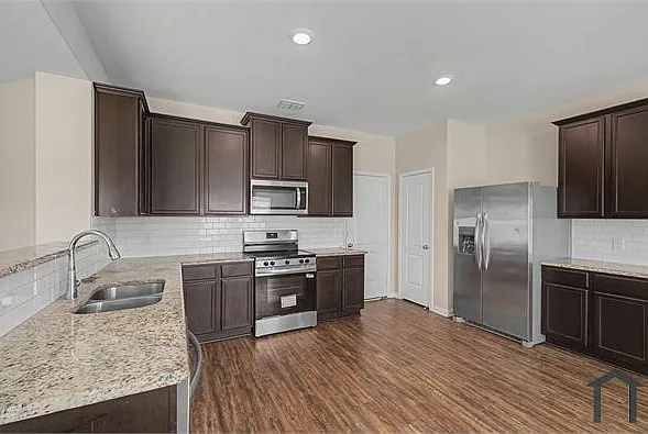312 Ryan St — Photo 4