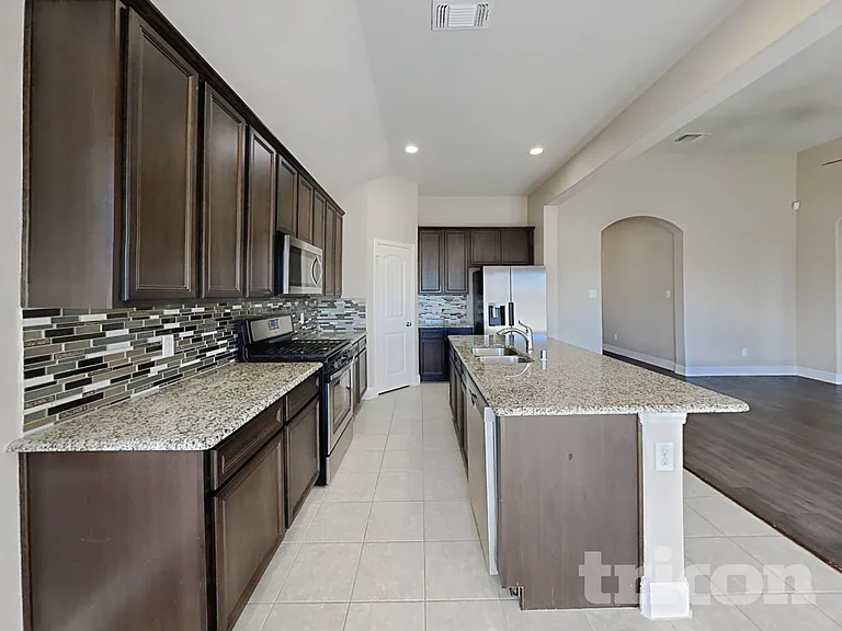 513 Alice Ln — Photo 5