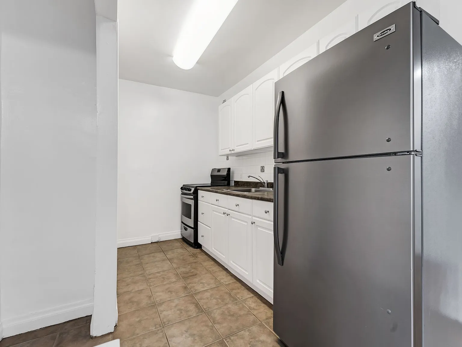 235 Charlotte St — Photo 3