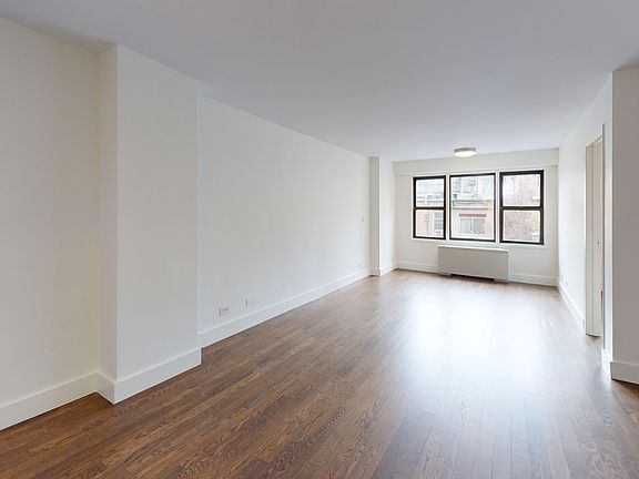 3rd image of 220 E 63rd St APT 4N