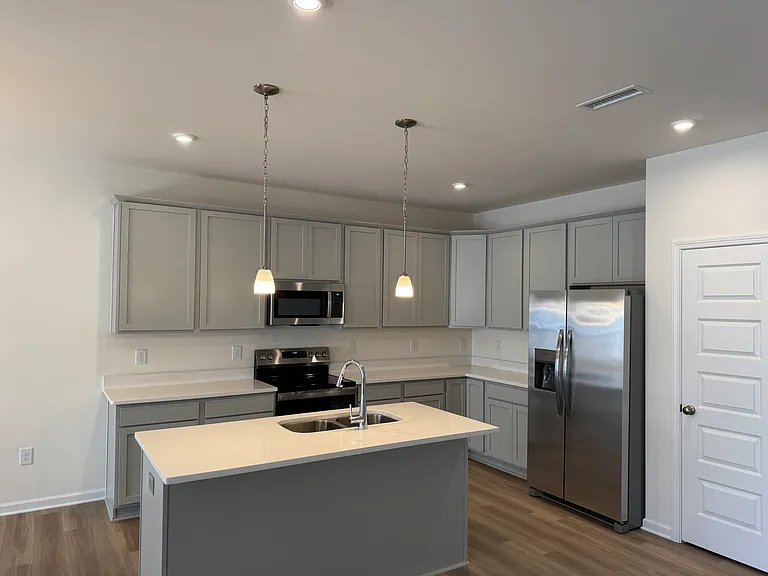 528 Marthas View Way — Photo 7
