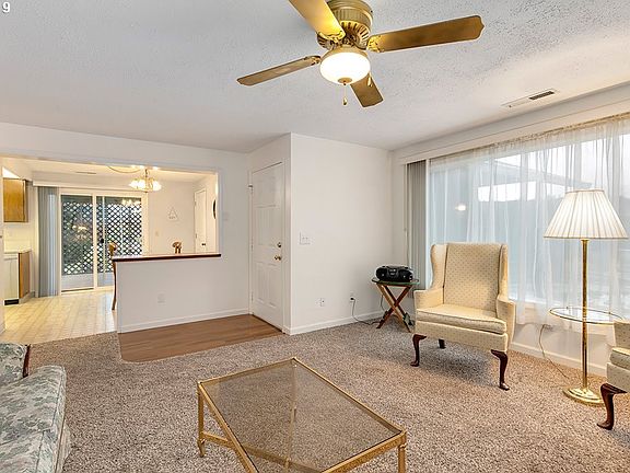 5th image of 304 SE 152nd Ct